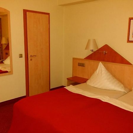Abant Hotel Frankfurt اوبرتشوسن المظهر الخارجي الصورة