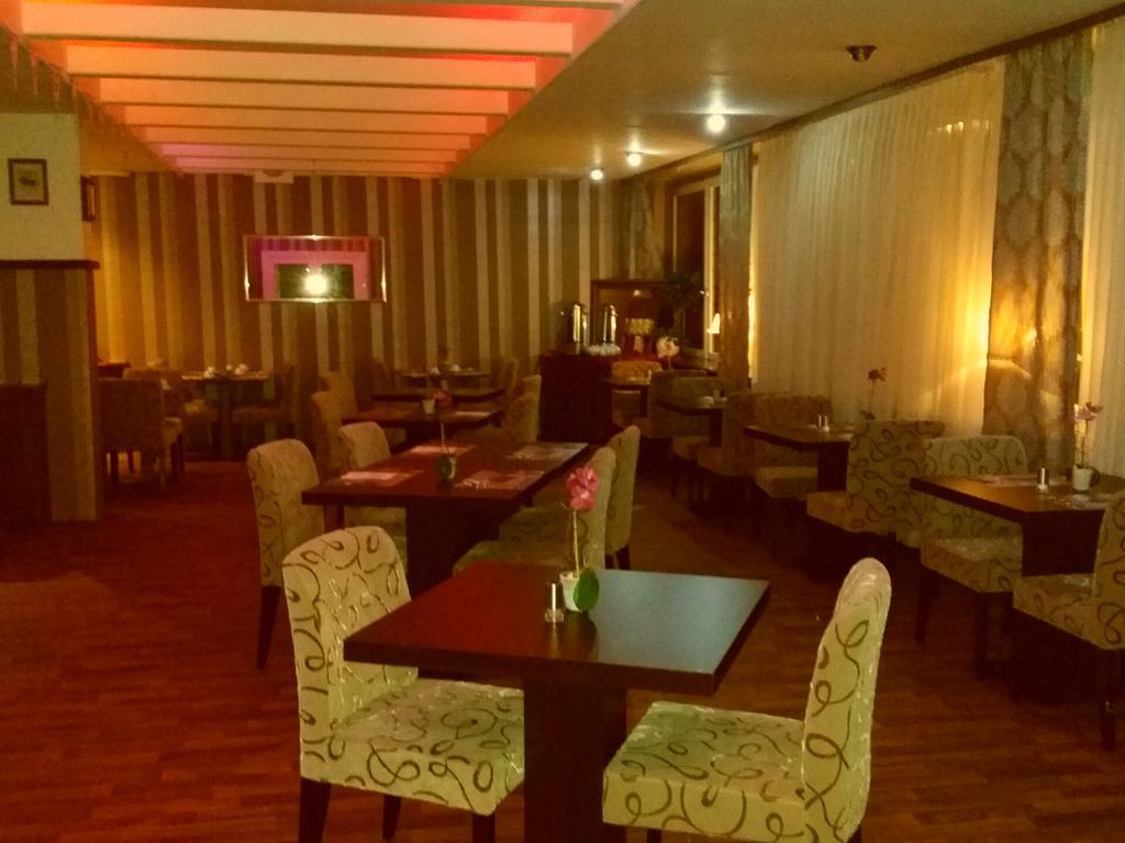 Abant Hotel Frankfurt اوبرتشوسن المظهر الخارجي الصورة