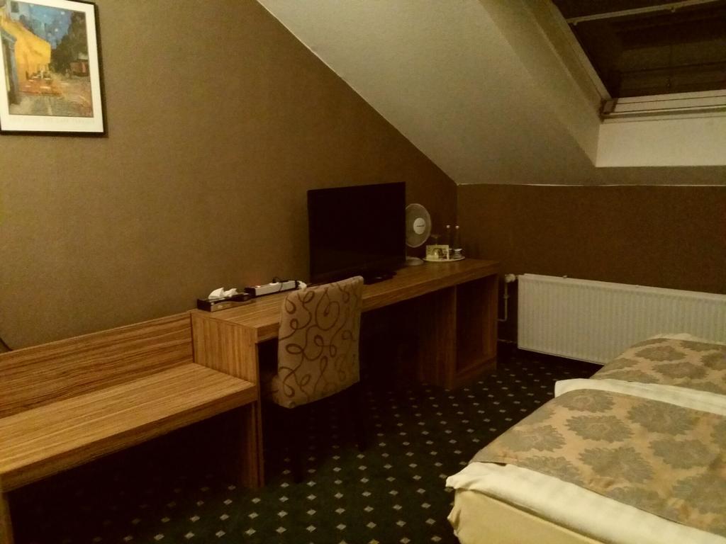 Abant Hotel Frankfurt اوبرتشوسن المظهر الخارجي الصورة