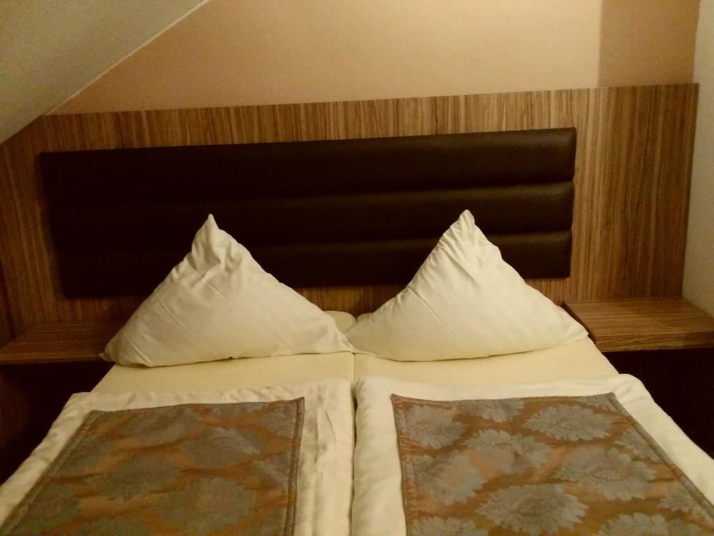 Abant Hotel Frankfurt اوبرتشوسن المظهر الخارجي الصورة