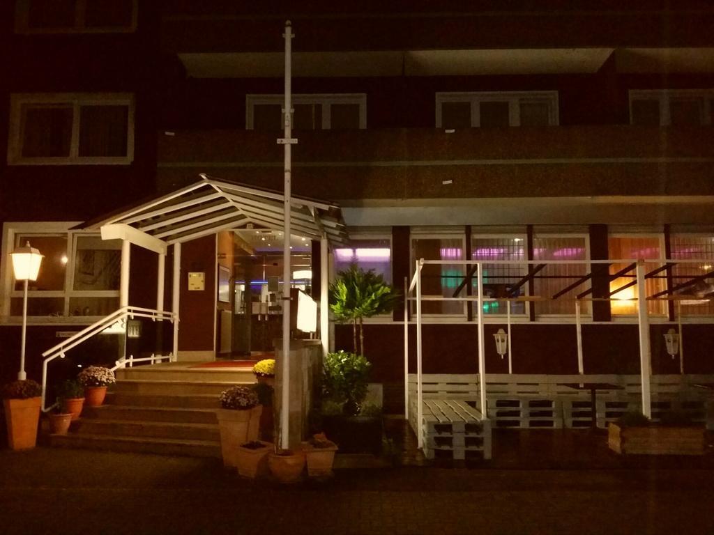 Abant Hotel Frankfurt اوبرتشوسن المظهر الخارجي الصورة