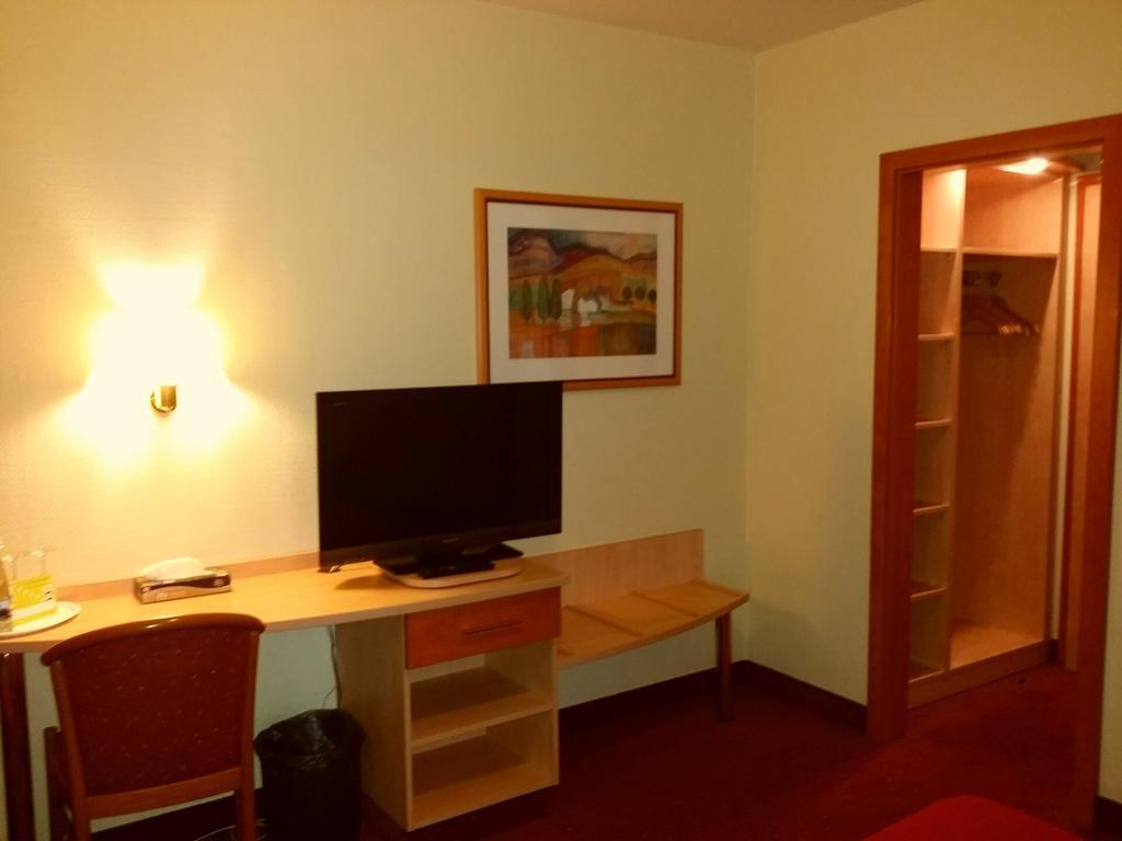 Abant Hotel Frankfurt اوبرتشوسن المظهر الخارجي الصورة